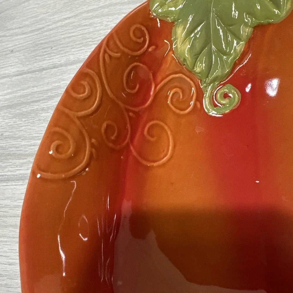 Pumpkin Shaped 9.5 x 9 x 3